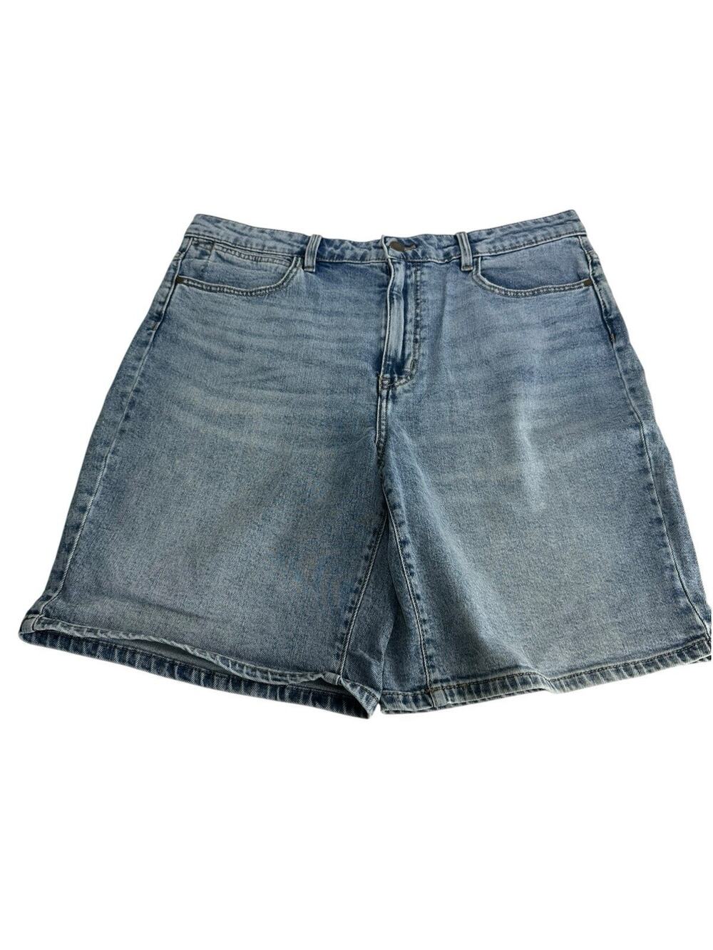 Wrangler Women’s Size 16 High Rise Light Wash Denim Bermuda Shorts